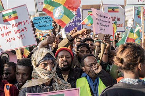 Ethiopians Protest Against Outsiders Amid Tigray Conflict - Bloomberg