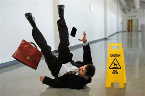 7 Steps to Take After a Slip and Fall Injury - Lawyd