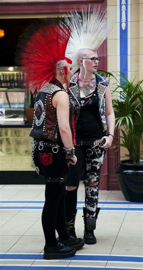 Big Mohawk's For These Punk Rock Girls | Punk rock fashion, Punk girl, Punk rock girls