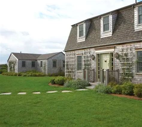 Cottage Living on Nantucket with a Pinch of Seafaring & Dreamy Blue ...