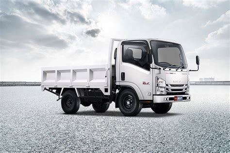 Isuzu ELF (N Series) 4 Wheel 2024 Images - Check Interior & Exterior Photos | Oto