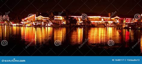 Christmas Lights of Houses Reflecting on Lake Stock Image - Image of green, night: 1648117