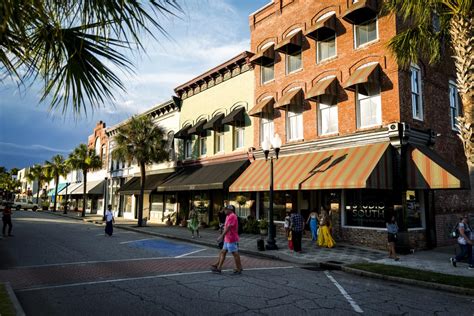 Historic Downtown Brunswick | Guided Tours & Shopping local