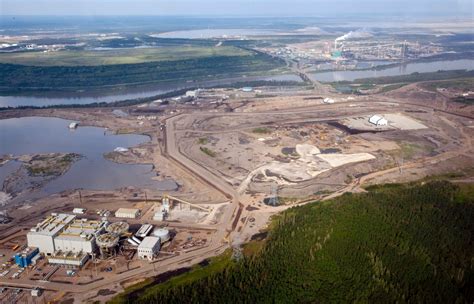 Oilsands lead not seeping into rivers, lab tests show | CTV News