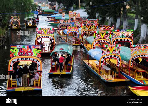 Colourful boats of Xochimilco, Mexico City Stock Photo: 21431390 - Alamy