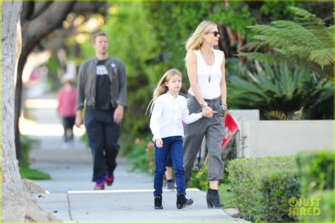 Gwyneth Paltrow & Chris Martin: Family Walk to School!: Photo 2745639 | Apple Martin, Celebrity ...