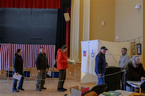 In New Hampshire, Republicans Were Just Half of Voters in Their Own ...