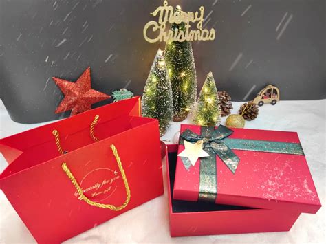 A Guide to Finding the Perfect Christmas Gifts for Coworkers - Imprint.Com Blog