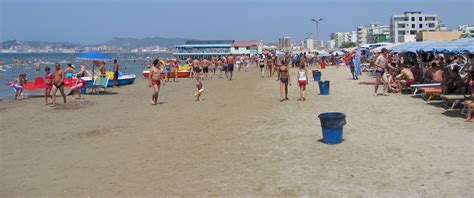 File:Beach1 Durres Albania 2005-07-10.jpg - Wikimedia Commons