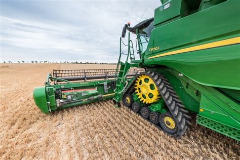 John Deere revamps its smaller Sampo-built combines - Agriland.ie