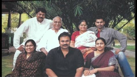 Mega star Chiranjeevi with his parents, brothers and sister - YouTube