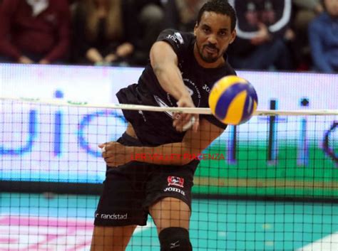 TOP 10 players with highest volleyball spike touches of all time!