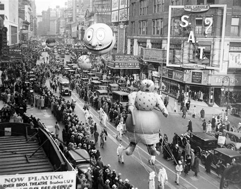 1940 - Macy's Thanksgiving Day Parade through the years - Pictures - CBS News