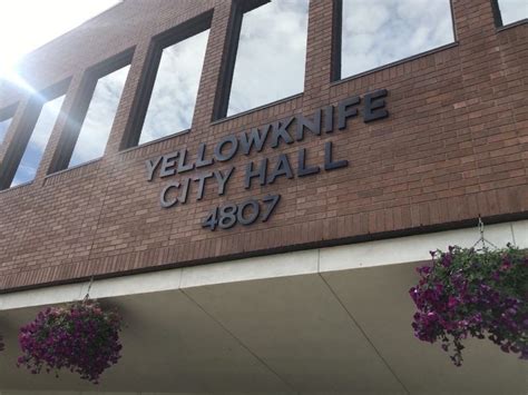 Yellowknife City Hall and fieldhouse closed to the public