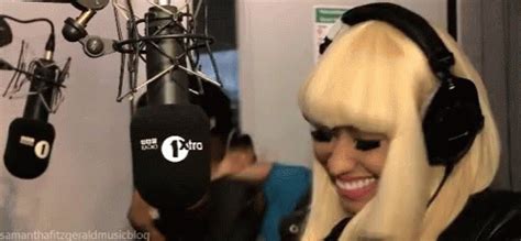 Nicki Minaj Laugh GIF - Nicki Minaj Laugh Laughing - Discover & Share GIFs