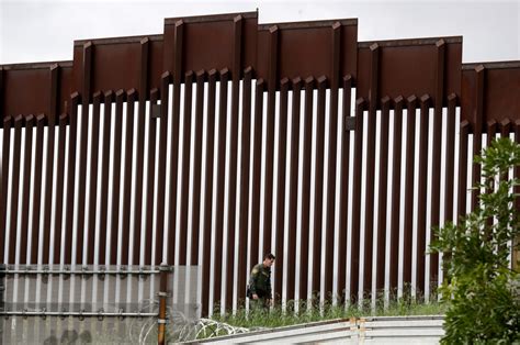 Mexican national dies after apparent fall from border wall