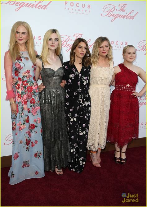 Elle Fanning Holds Hands With Nicole Kidman at 'The Beguiled' Premiere ...