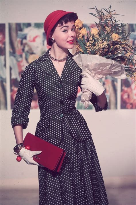 1950s Fashion Photos and Trends - Fashion Trends From The 50s #Women'SFashionTrends 60s Fashion ...