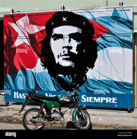 Ernesto Che Guevara mural in Holguin Cuba Stock Photo - Alamy