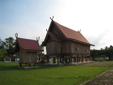 jambi Explorer: Jambi Traditional House Indonesian