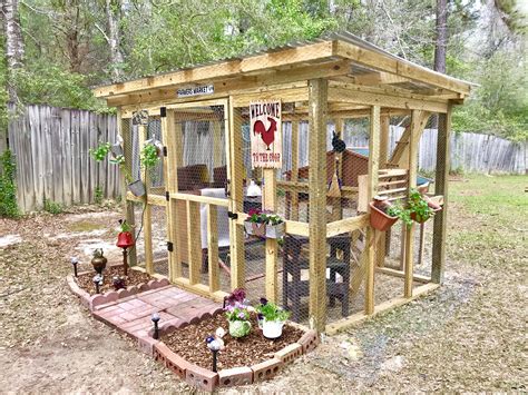 Pin by Jeanine Leys on The chicken coop | Cute chicken coops, Chickens backyard, Diy chicken coop