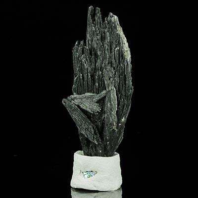 Kyanite Properties and Meaning + Photos | Crystal Information