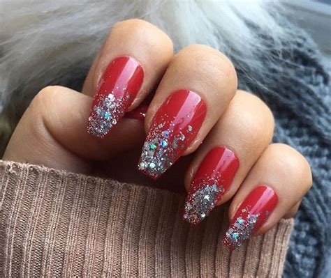 red glitter nails | EntertainmentMesh