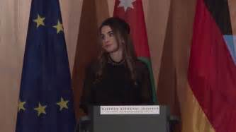 Facebook 204566 - Queen Rania delivers a speech after being