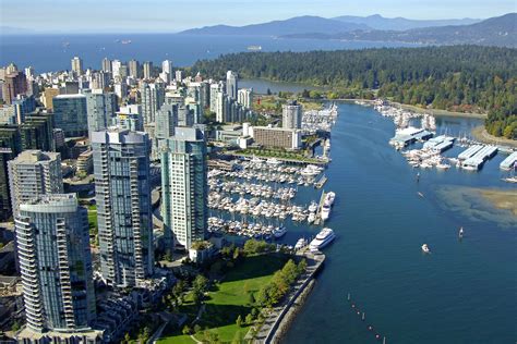 Coal Harbour Marina in Vancouver, BC, Canada - Marina Reviews - Phone ...