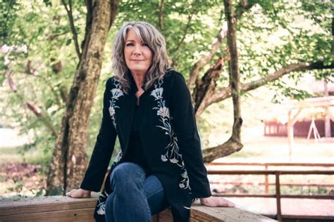 The 10 Best Kathy Mattea Songs of All-Time