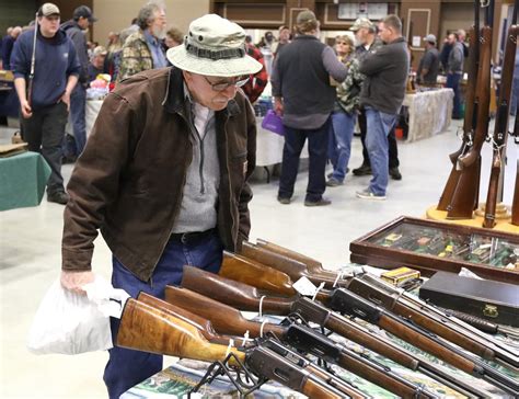 Knife and Gun Show brings crowds despite threats of snow | Local Biz | nrtoday.com