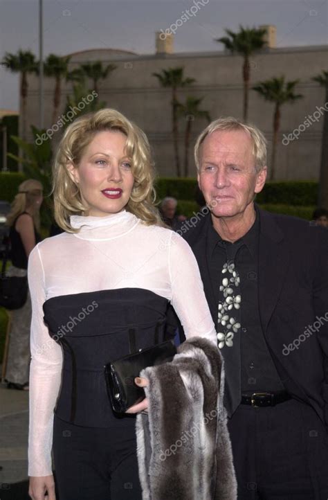 Linda Kozlowski and Paul Hogan – Stock Editorial Photo © s_bukley #17930075