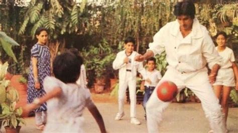 Amitabh Bachchan, Jaya play football with young Abhishek Bachchan ...