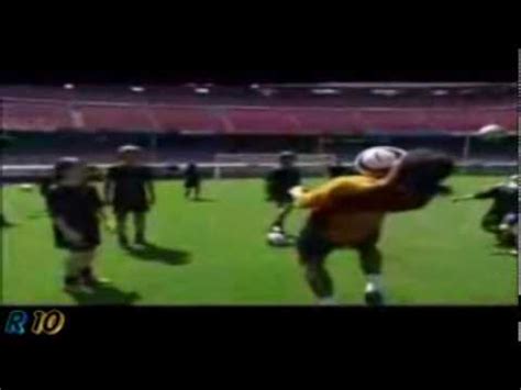 Ronaldinho Freestyle - Best Tricks - YouTube