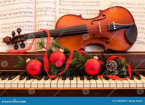 Holiday Violin And Piano Royalty Free Stock Image - Image: 27489446