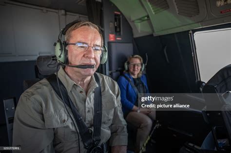 Boris Pistorius , Minister of Defense, sits next to Svenja Schulze ...