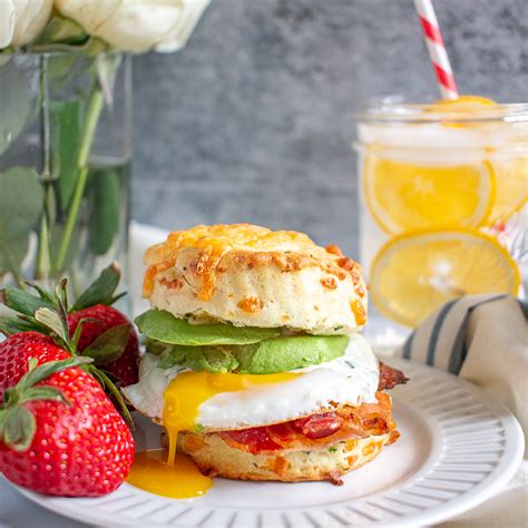 Best Breakfast Sandwich | Biscuit and Egg Sandwich - thekittchen