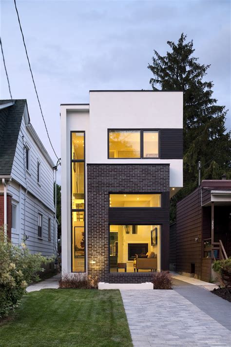 50 Narrow Lot Houses That Transform A Skinny Exterior Into Something ...