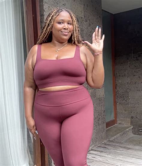 Lizzo Flaunts Dramatic Weight Loss - That Grape Juice