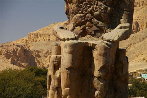 Colossi of Memnon: The ‘Singing’ Statues | Amusing Planet