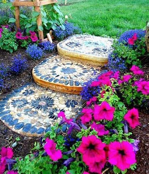 30 Best Decorative Stepping Stones (Ideas and Designs) 2021