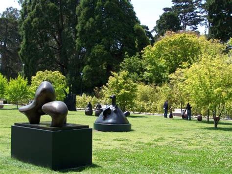 de Young Art Museum sculpture garden in San Francisco, CA - Virtual Globetrotting