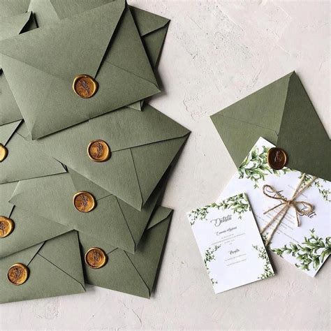 Greenery wedding invitation with handmade envelope and wax seal / © PAPIRA invitatii de nunta ...