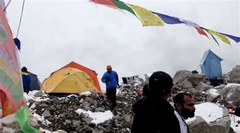 Horrifying Moment Of Impact: Mount Everest Avalanche Caught On Video ...