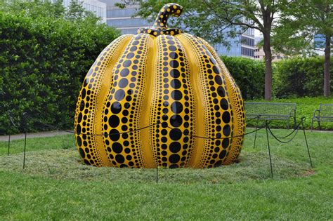 Yayoi Kusama's polka-dot pumpkins are coming to the New York Botanical Garden | 6sqft