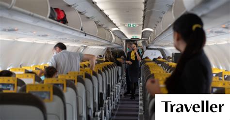 Airline review: Vueling Airbus A321, economy class, Barcelona to Paris