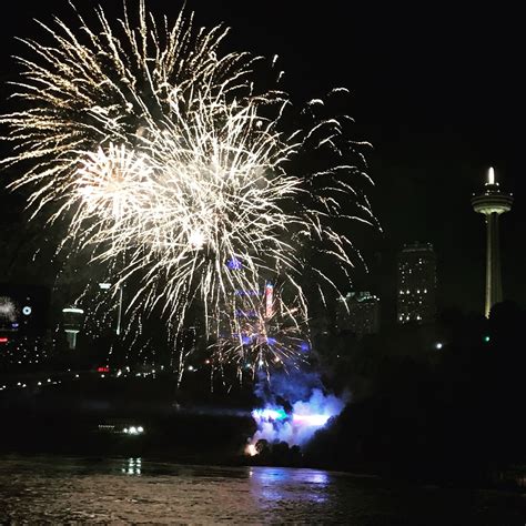 Niagara Falls Fireworks – Holly Is On Holiday