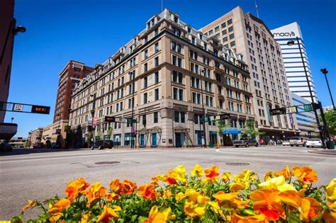 10 Amazing Hotels in Cincinnati for a Midwestern Getaway