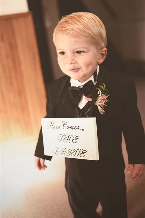 HOW ADORABLE! Photo by Jeannine. #MinneapolisWeddingPhotographer #WeddingPhotography Wedding ...
