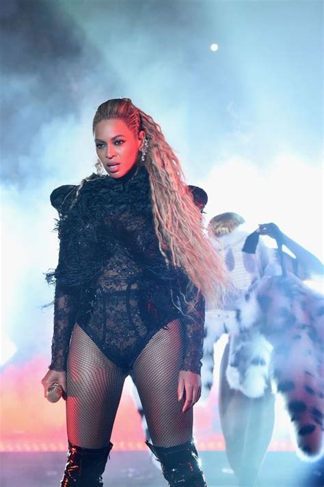 All of Beyoncé's Outfit Changes at the 2016 VMAs